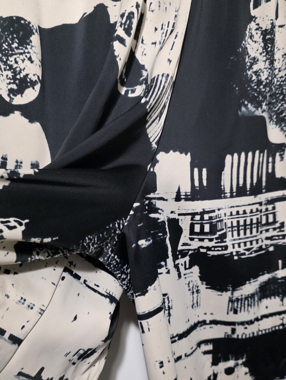H&M Womens Black Ivory Abstract City Scape Print Flowy High Waist Wide Leg Pants - Picture 14 of 16